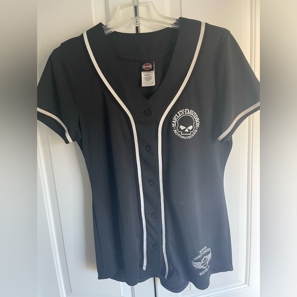 Women’s Harley Davidson short sleeve black shirt.